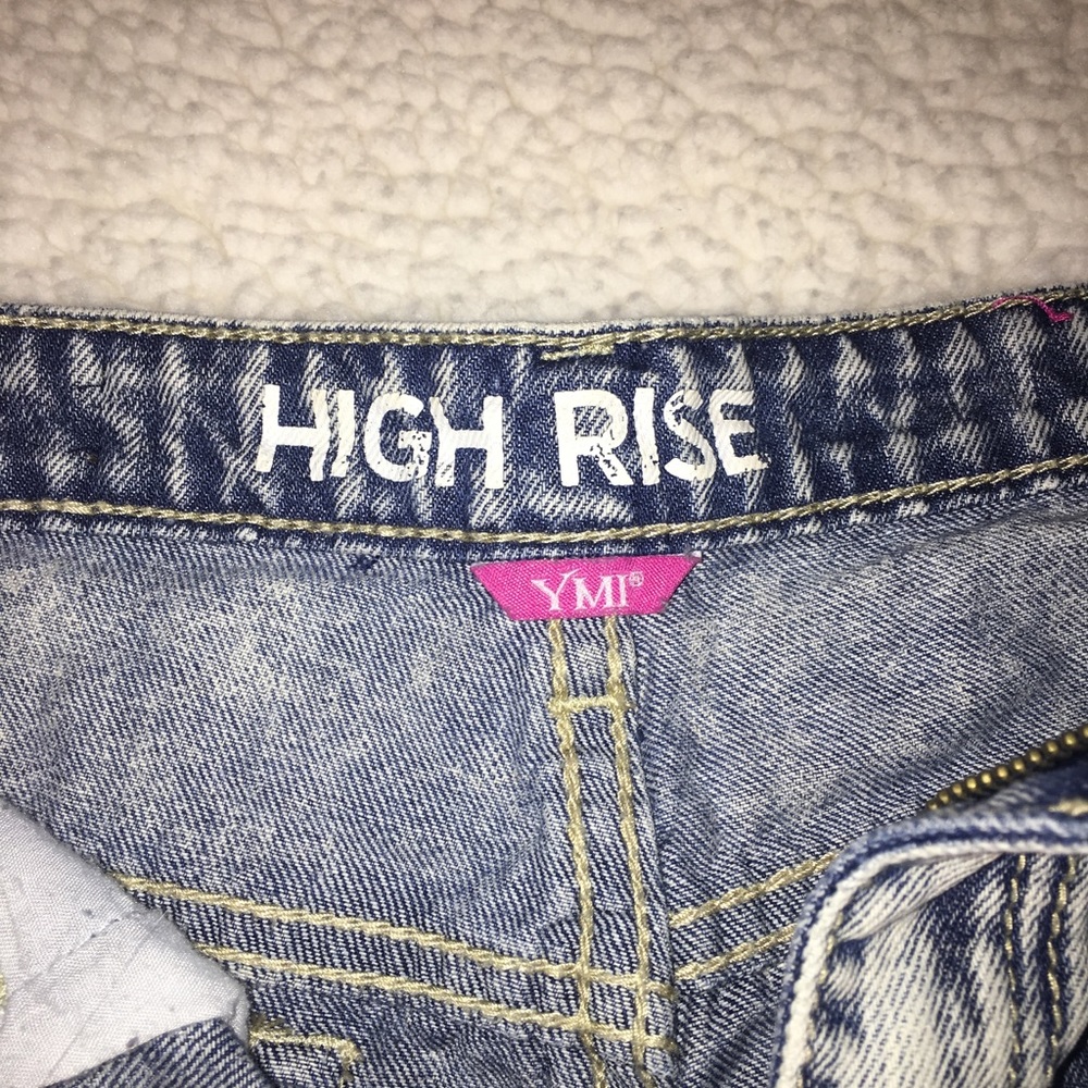 High Rise Ripped Shorts - Picture 3 of 4